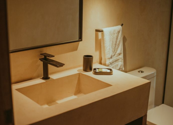 Umywalki narożne - idealne rozwiązanie dla małych łazienek